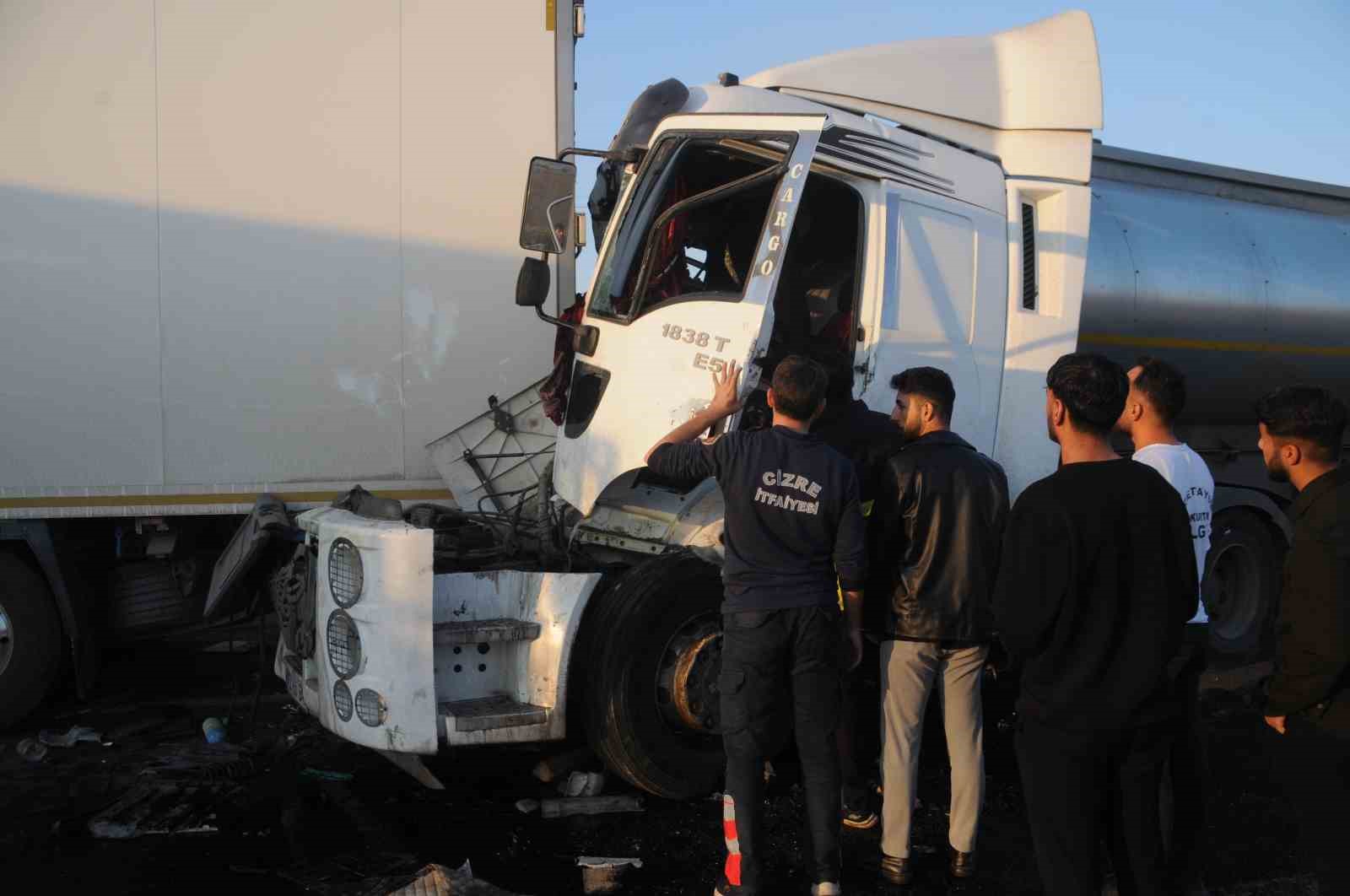 Cizre’de 4 tırın karıştığı kazada 1 kişi yaralandı
