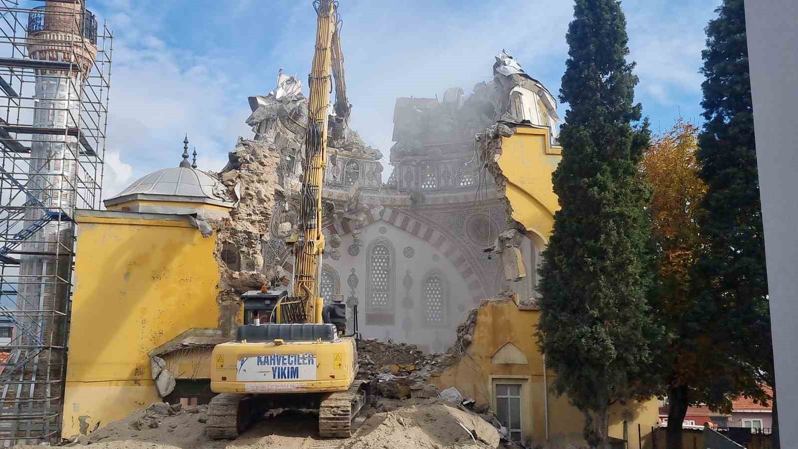 Kütahya’daki tarihi Sultan Alaaddin Camii’nin yıkımına başlandı, minare özel koruma altına alındı
