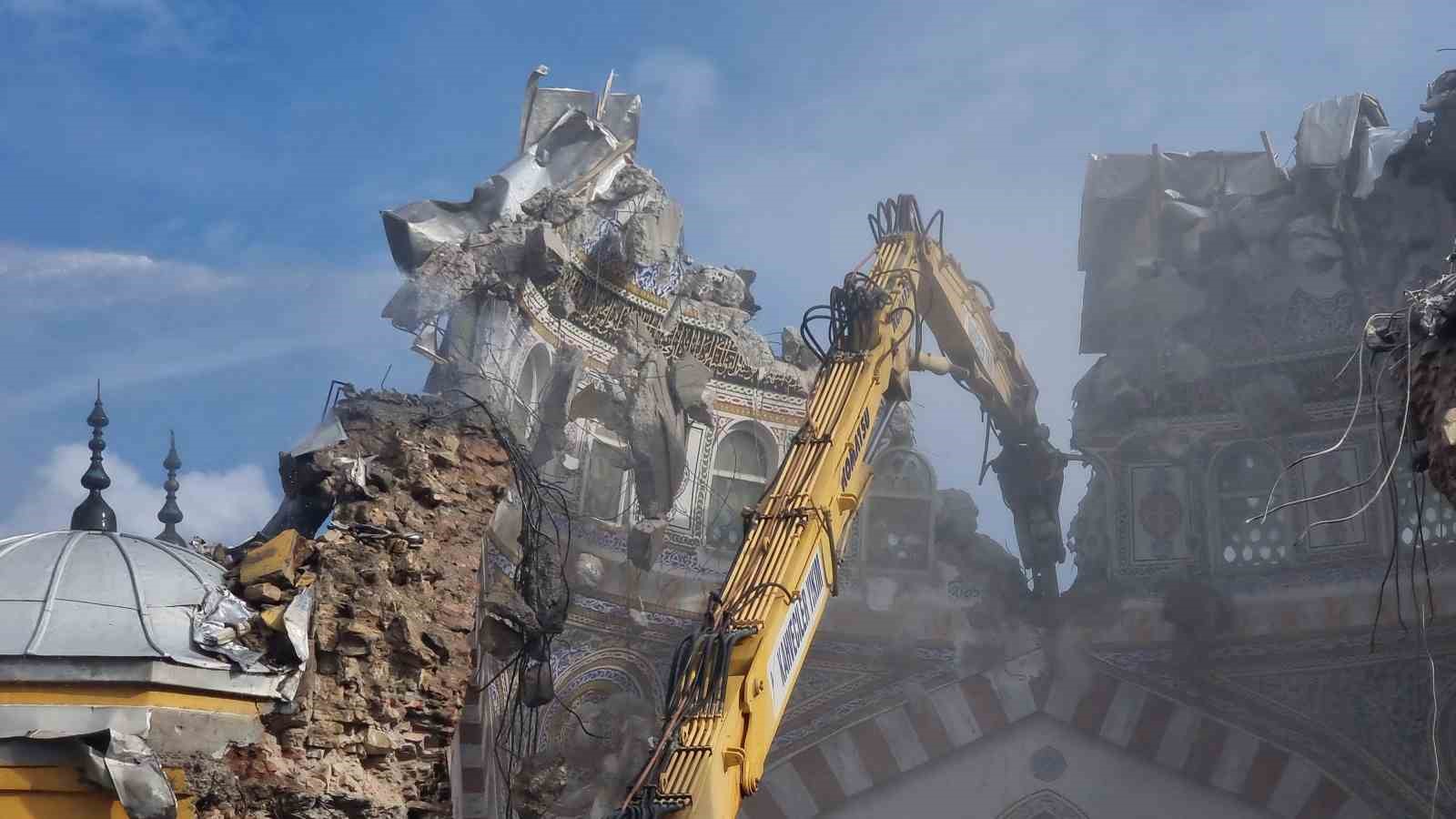 Kütahya’daki tarihi Sultan Alaaddin Camii’nin yıkımına başlandı, minare özel koruma altına alındı
