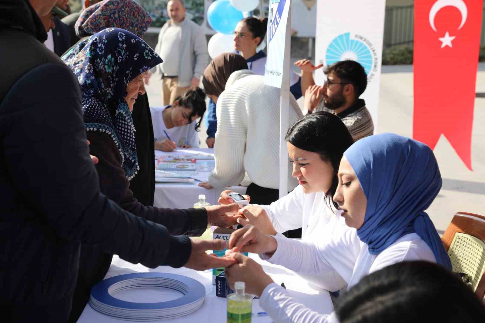 Geleceğin hemşirelerinden diyabete dikkat çeken etkinlik
