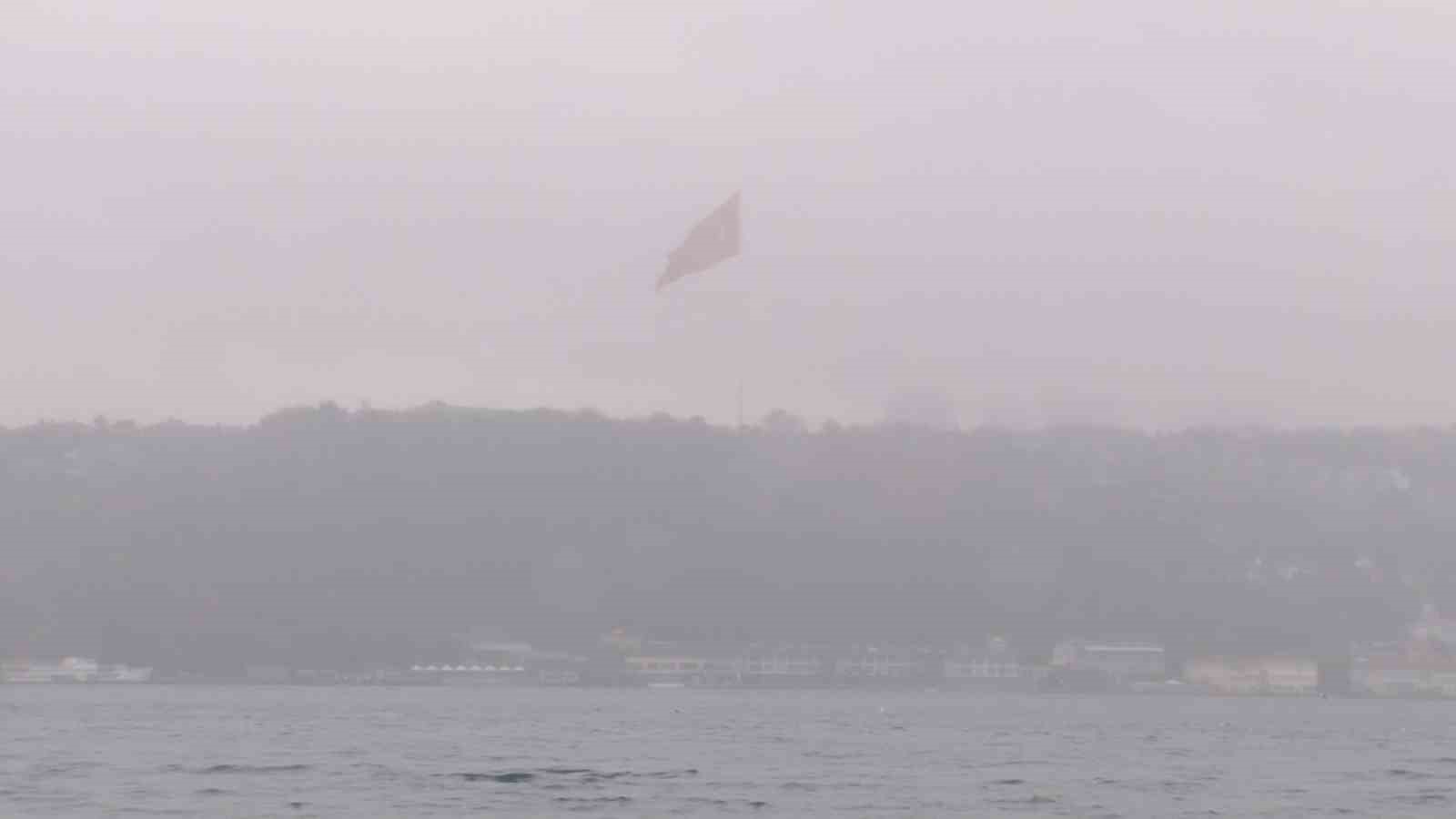 İstanbul Boğazı sise gömüldü
