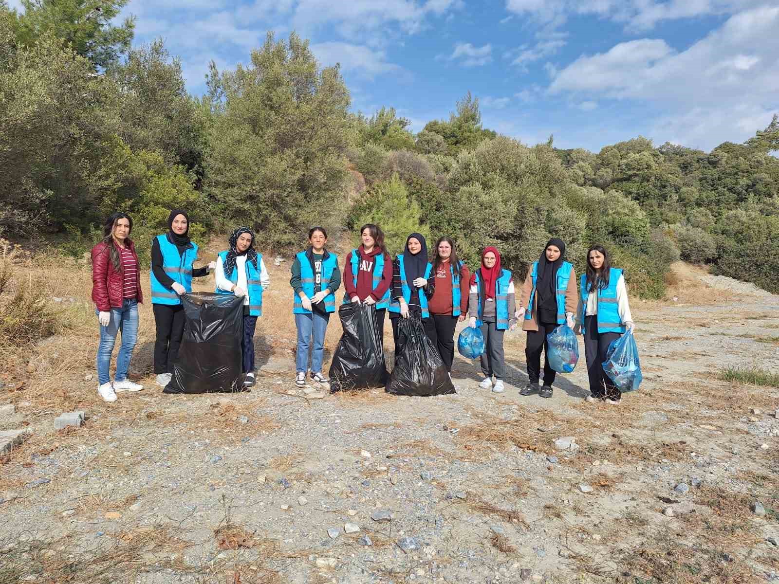 Öğrenciler kaldıkları yeri güzelleştiriyor
