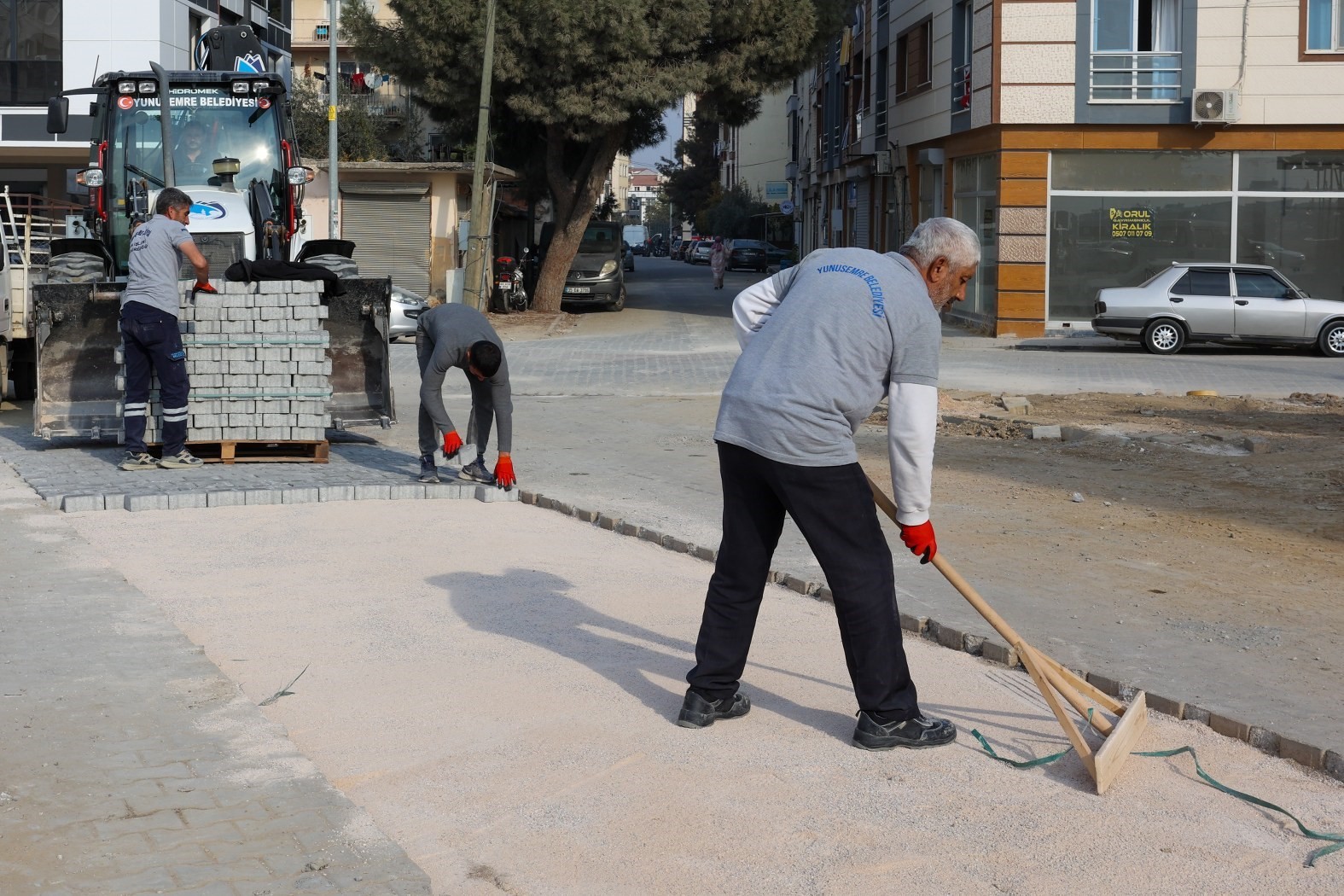 Muradiye’de sokaklar Yunusemre ile güzelleşiyor^
