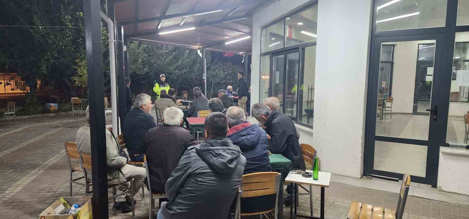 Aydın’da traktör sürücülerine reflektör eğitimi
