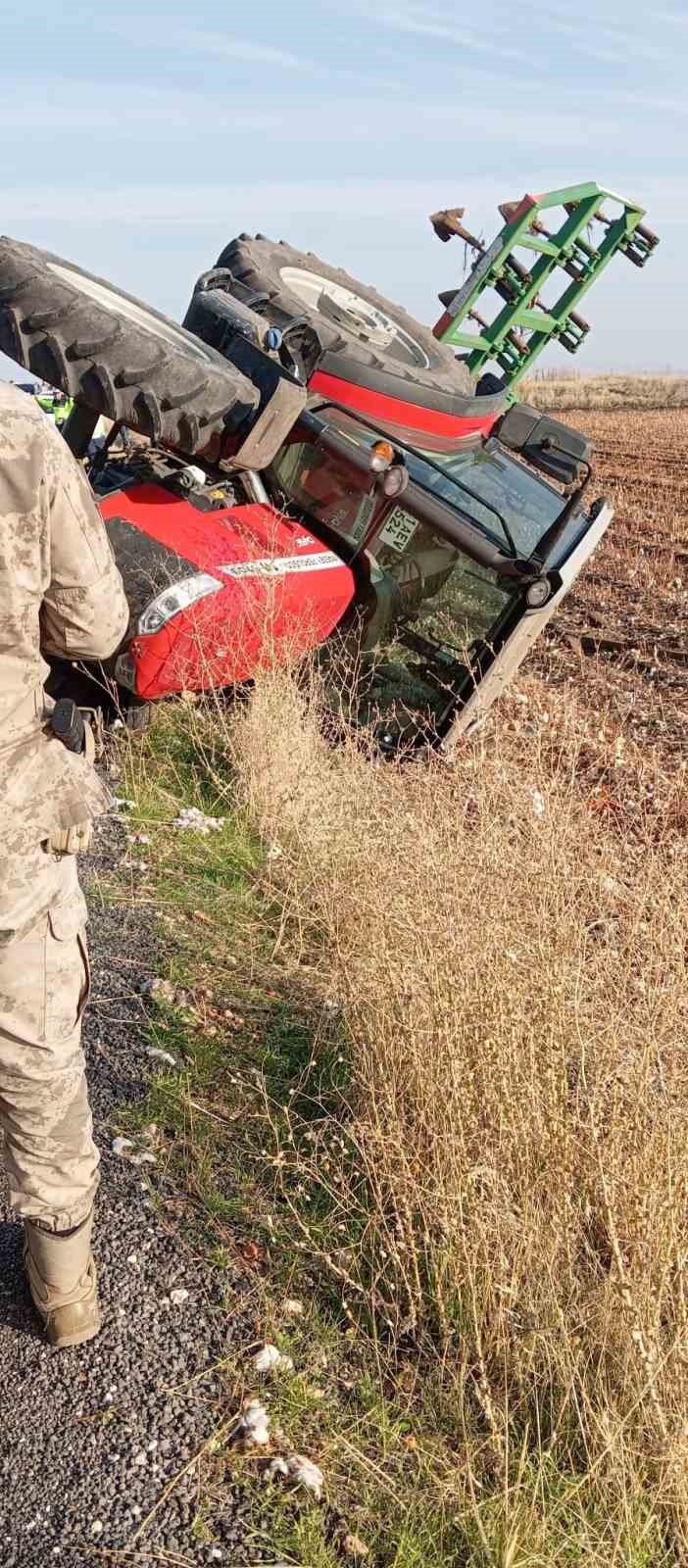 Devrilen traktör altında kalan sürücü hayatını kaybetti
