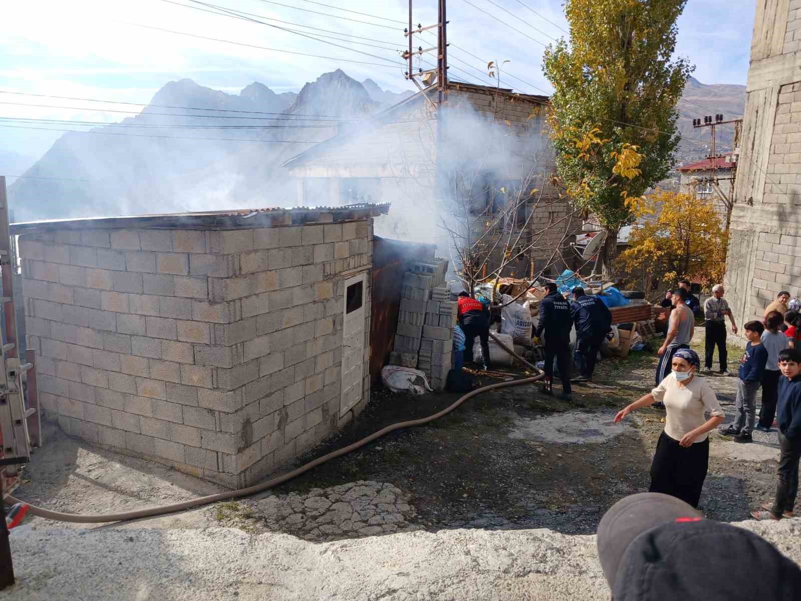 Hakkari’de tandır evi yangını
