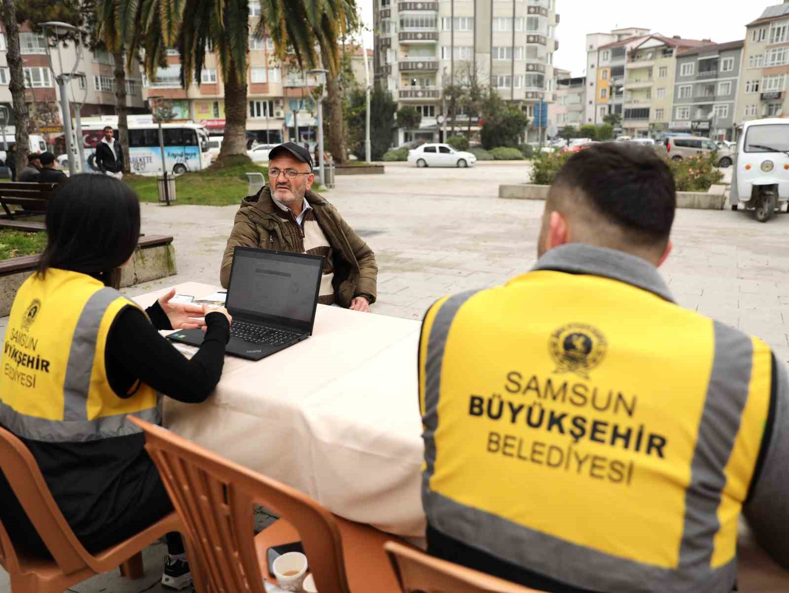 Büyükşehir Bafra’da vatandaşın sesine kulak veriyor
