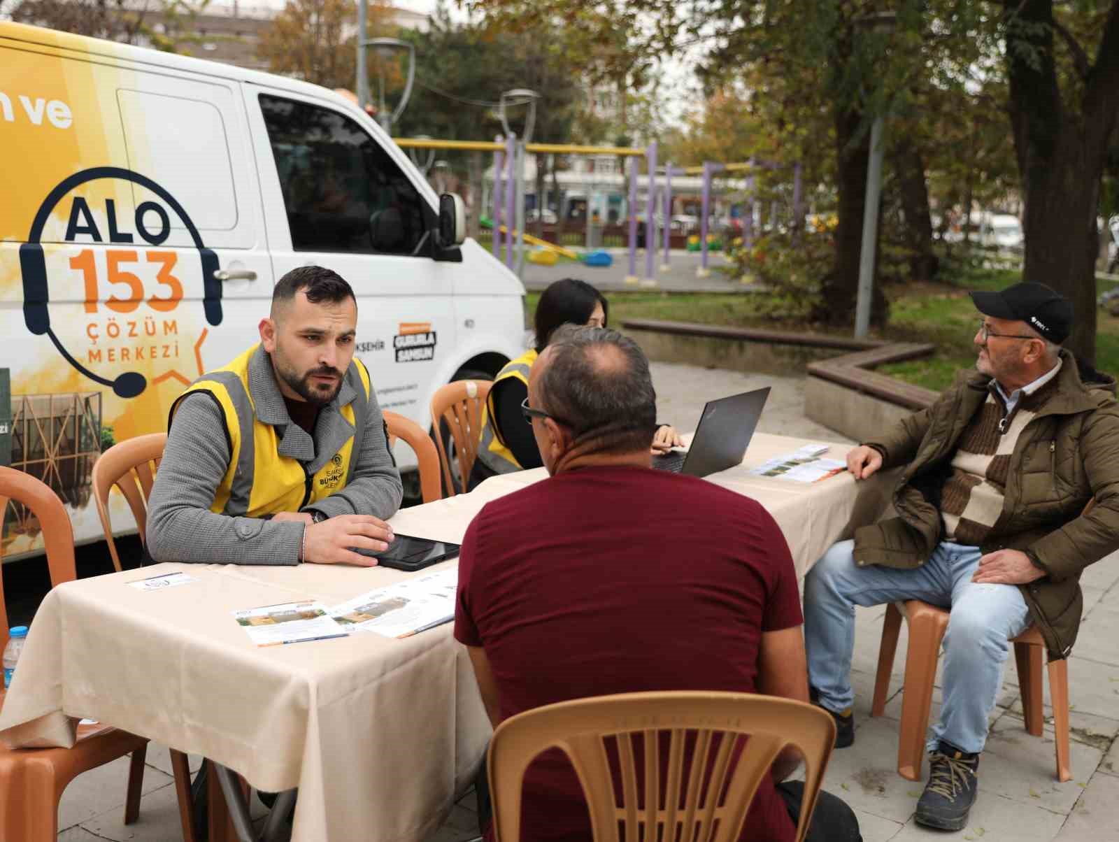 Büyükşehir Bafra’da vatandaşın sesine kulak veriyor
