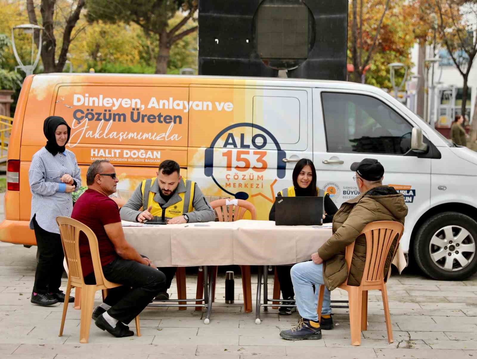 Büyükşehir Bafra’da vatandaşın sesine kulak veriyor
