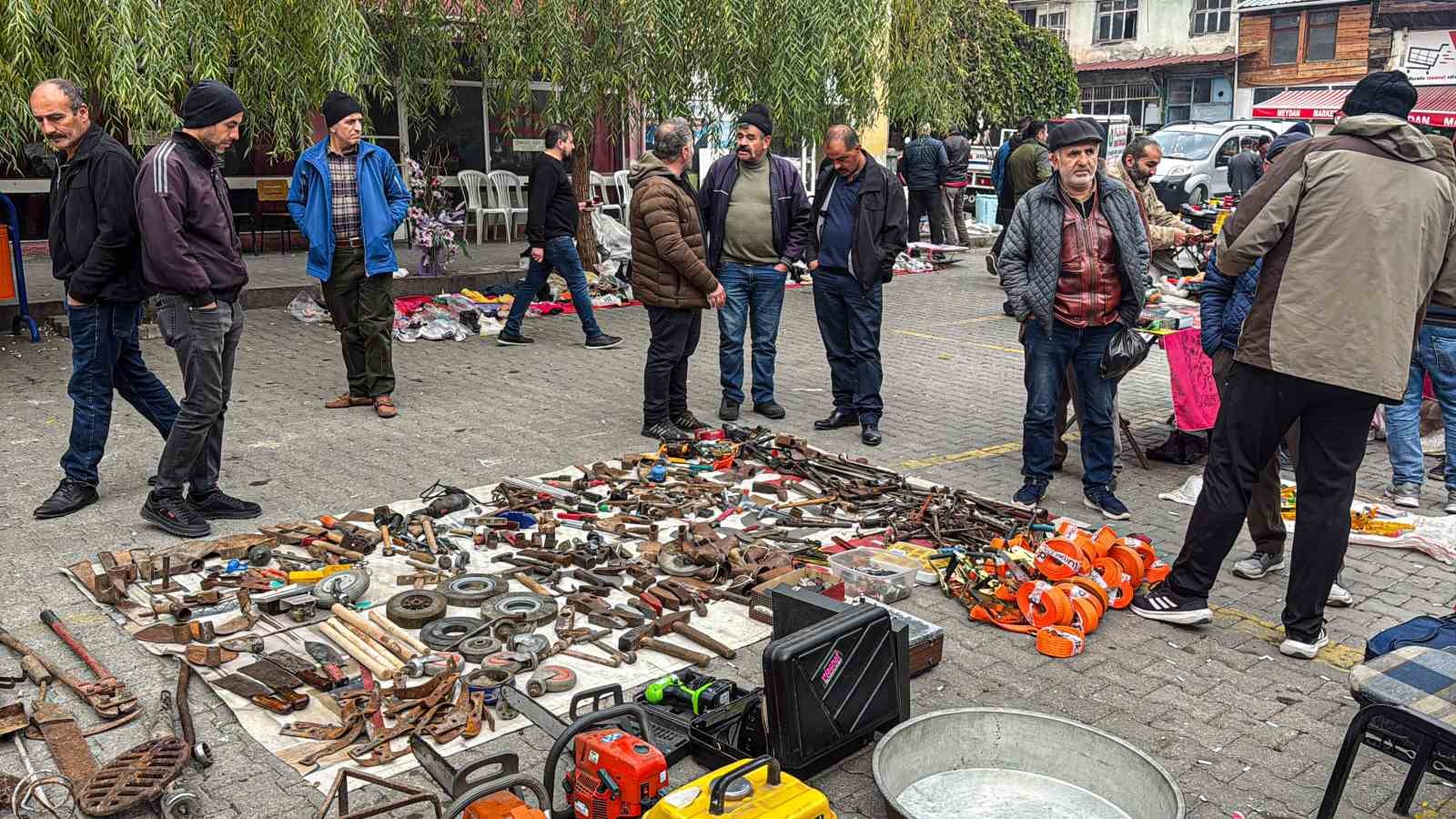 2 asırlık pazar geçmişle günümüzü buluşturuyor
