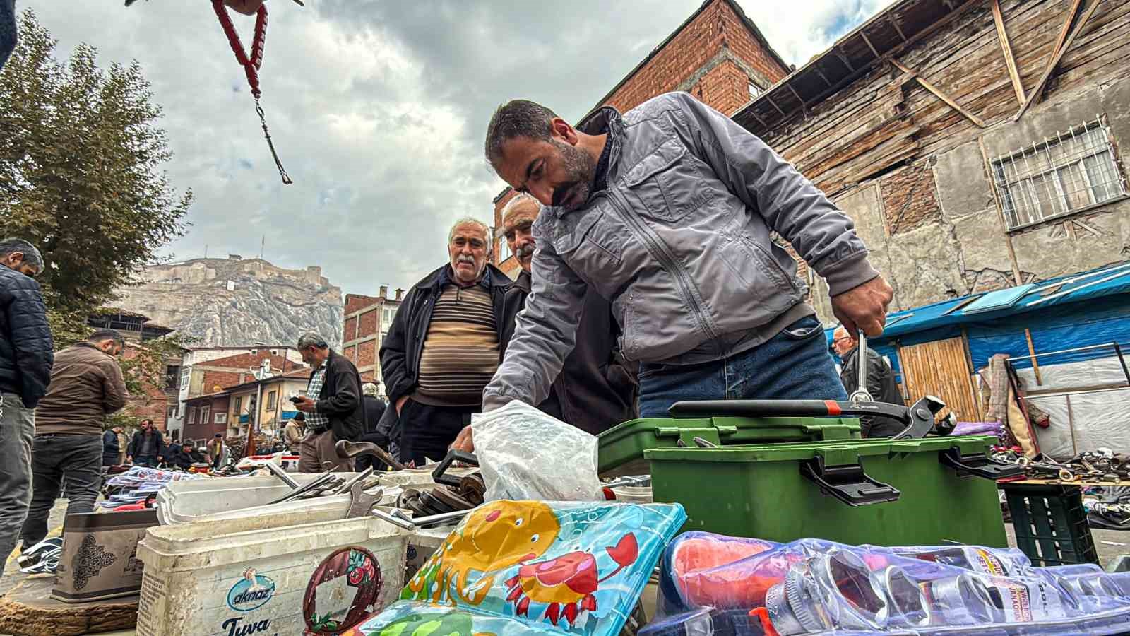 2 asırlık pazar geçmişle günümüzü buluşturuyor
