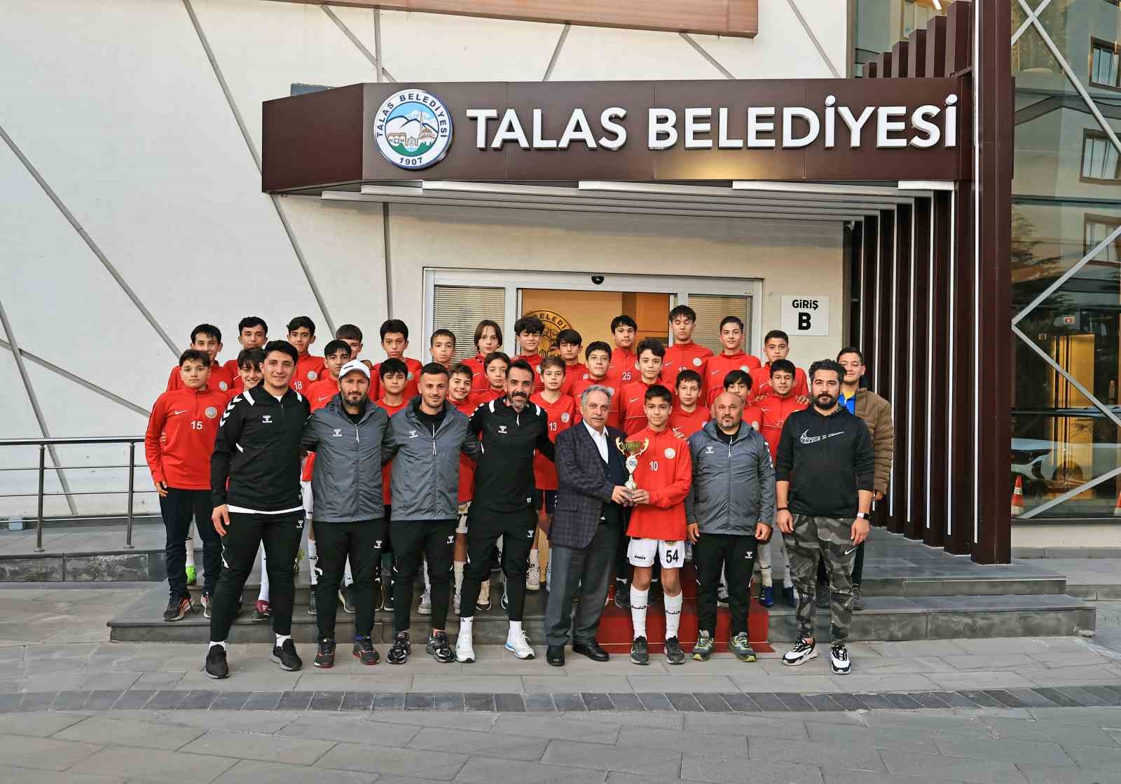 Şampiyon değişmedi, Talas Belediyespor U14 yine zirvede
