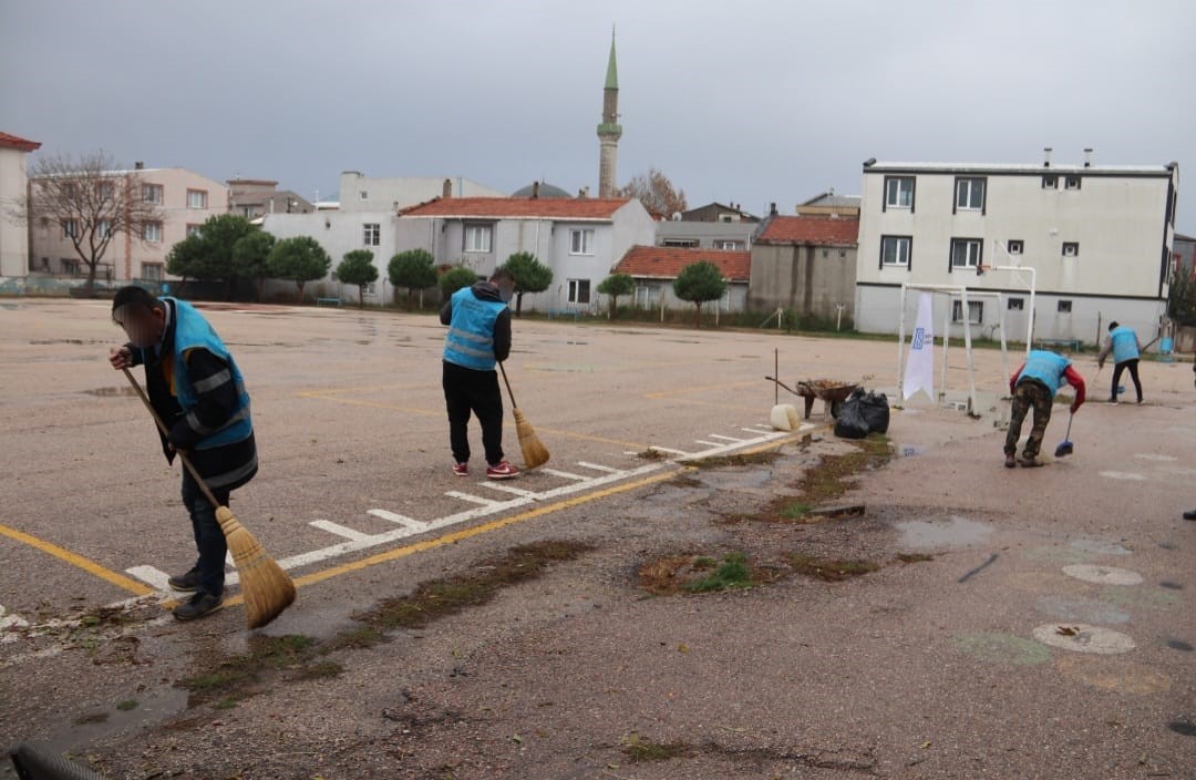 Bandırma Denetimli Serbestlik yükümlülerinden kamu binalarına hizmet
