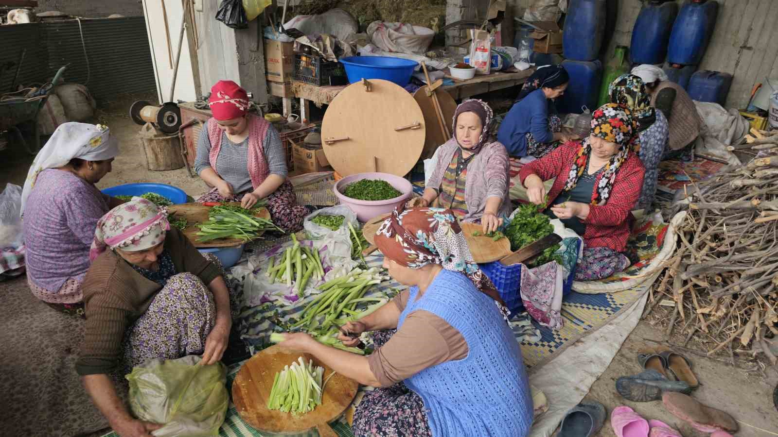 Nazilli’de kadınlardan yağmur için gözleme hayrı
