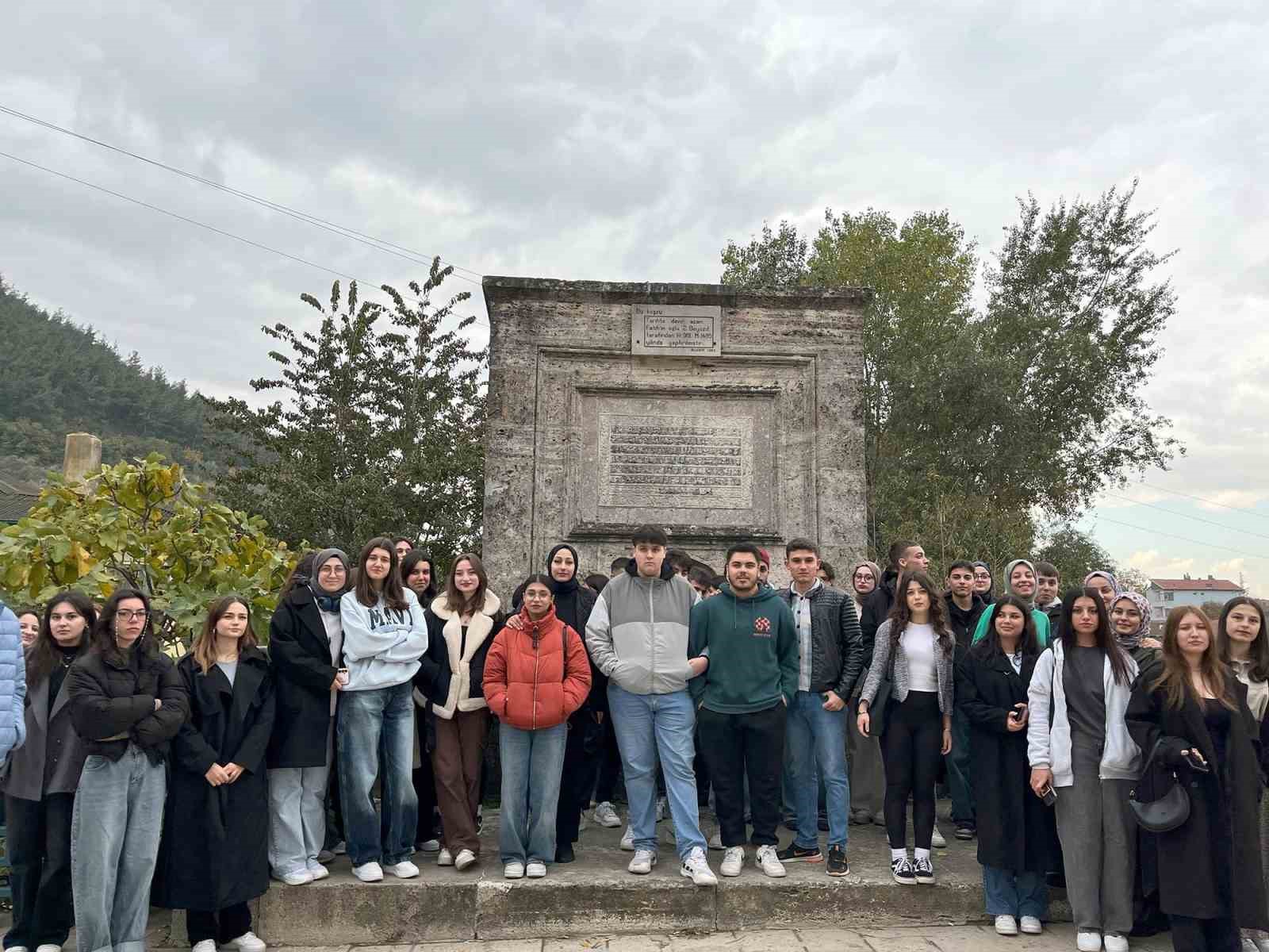 SUBÜ’lü öğrenciler Sakarya’yı keşif yolculuğuna çıktı
