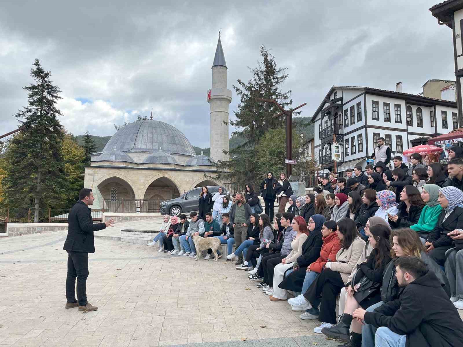 SUBÜ’lü öğrenciler Sakarya’yı keşif yolculuğuna çıktı
