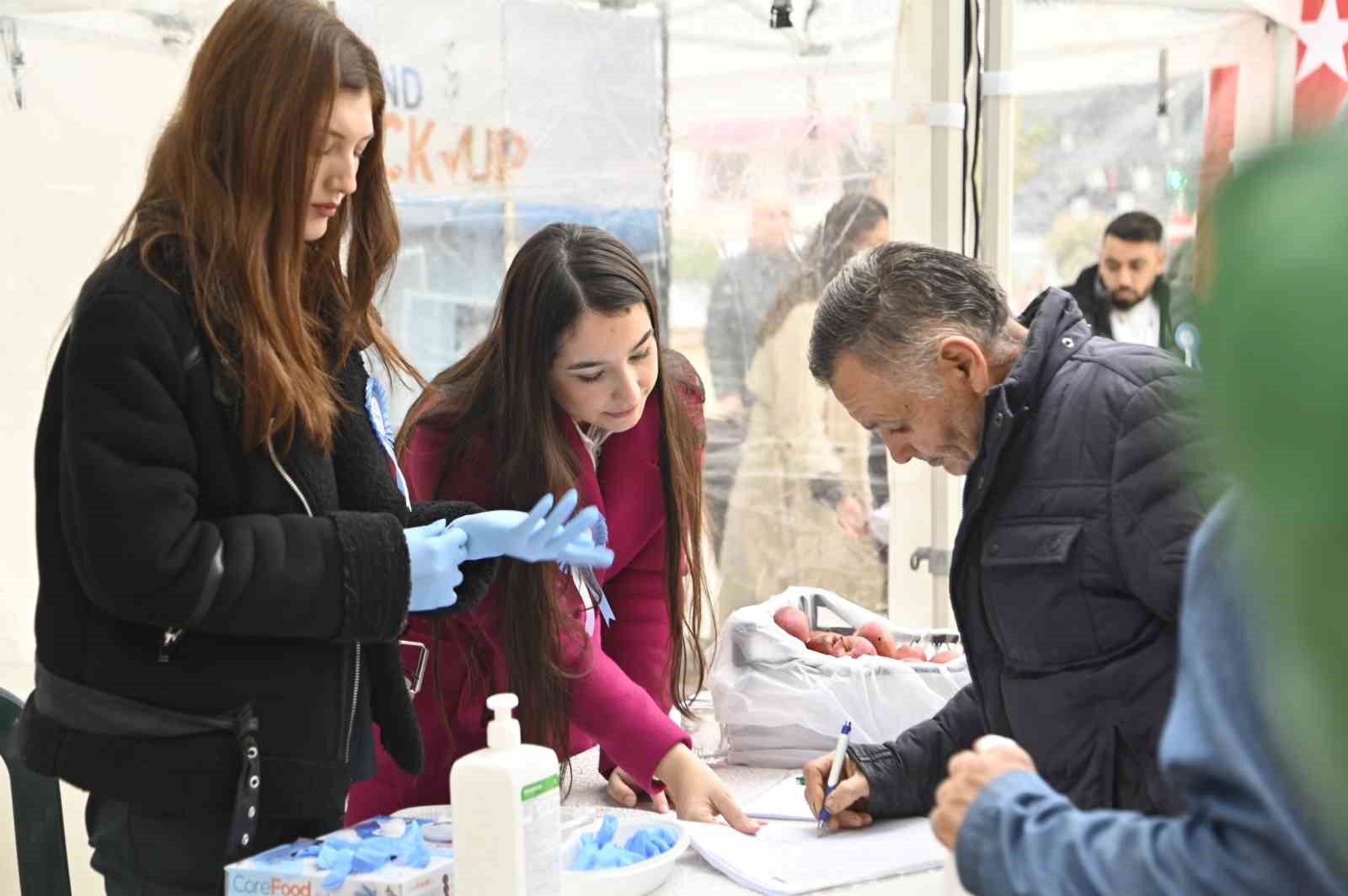 Diyabet Gününde vatandaşlara ücretsiz kan şekeri ölçümü
