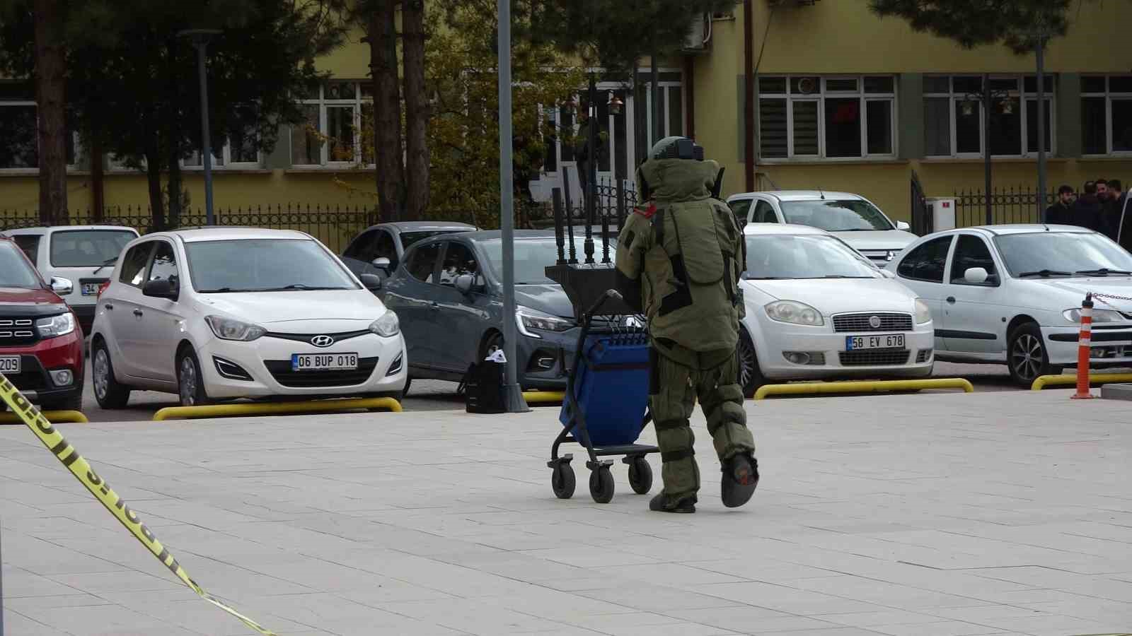 Sivas’ta Yüksek Hızlı Tren garında bomba paniği
