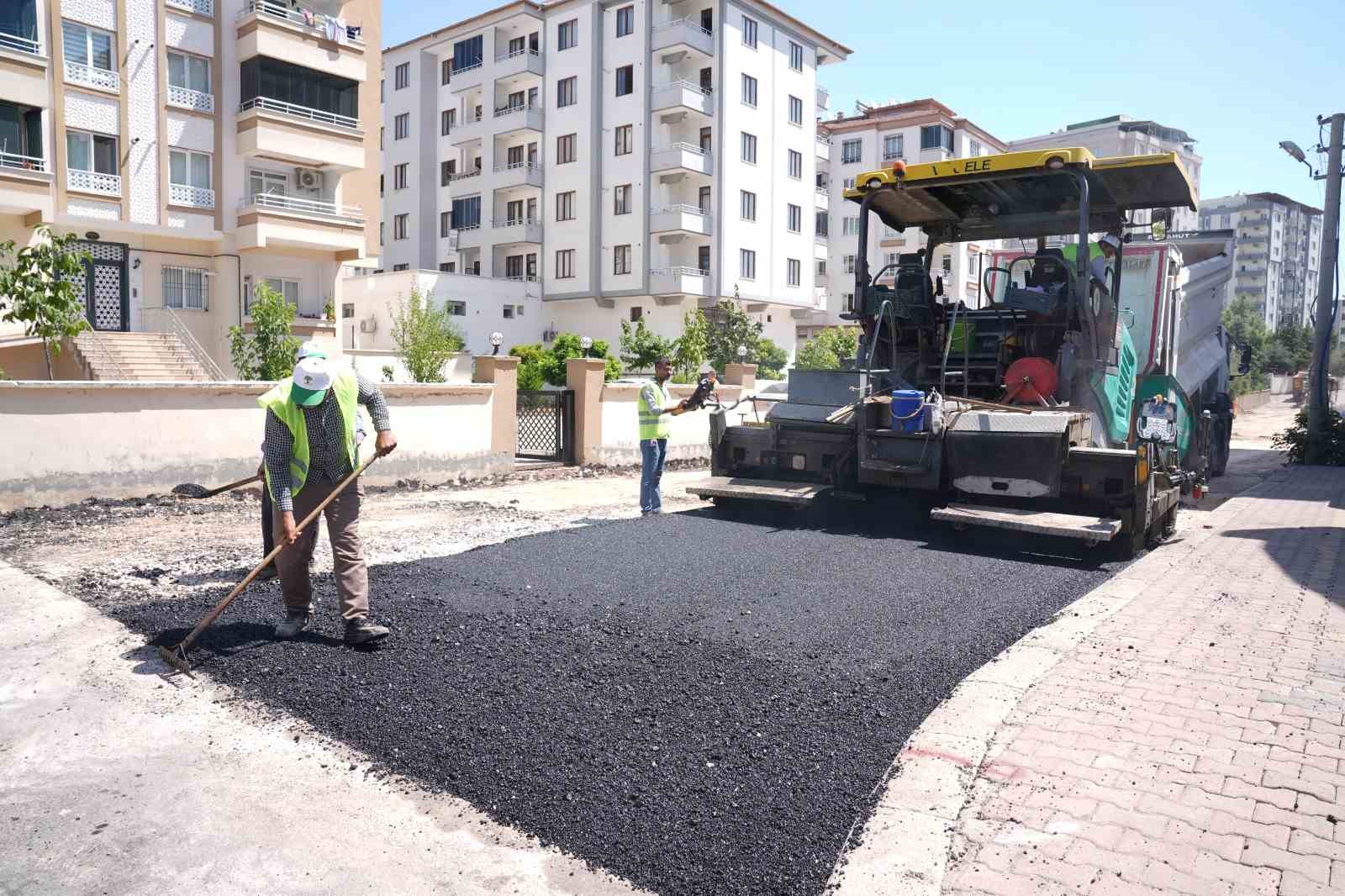 Şehitkamil’de asfalt seferberliği devam ediyor
