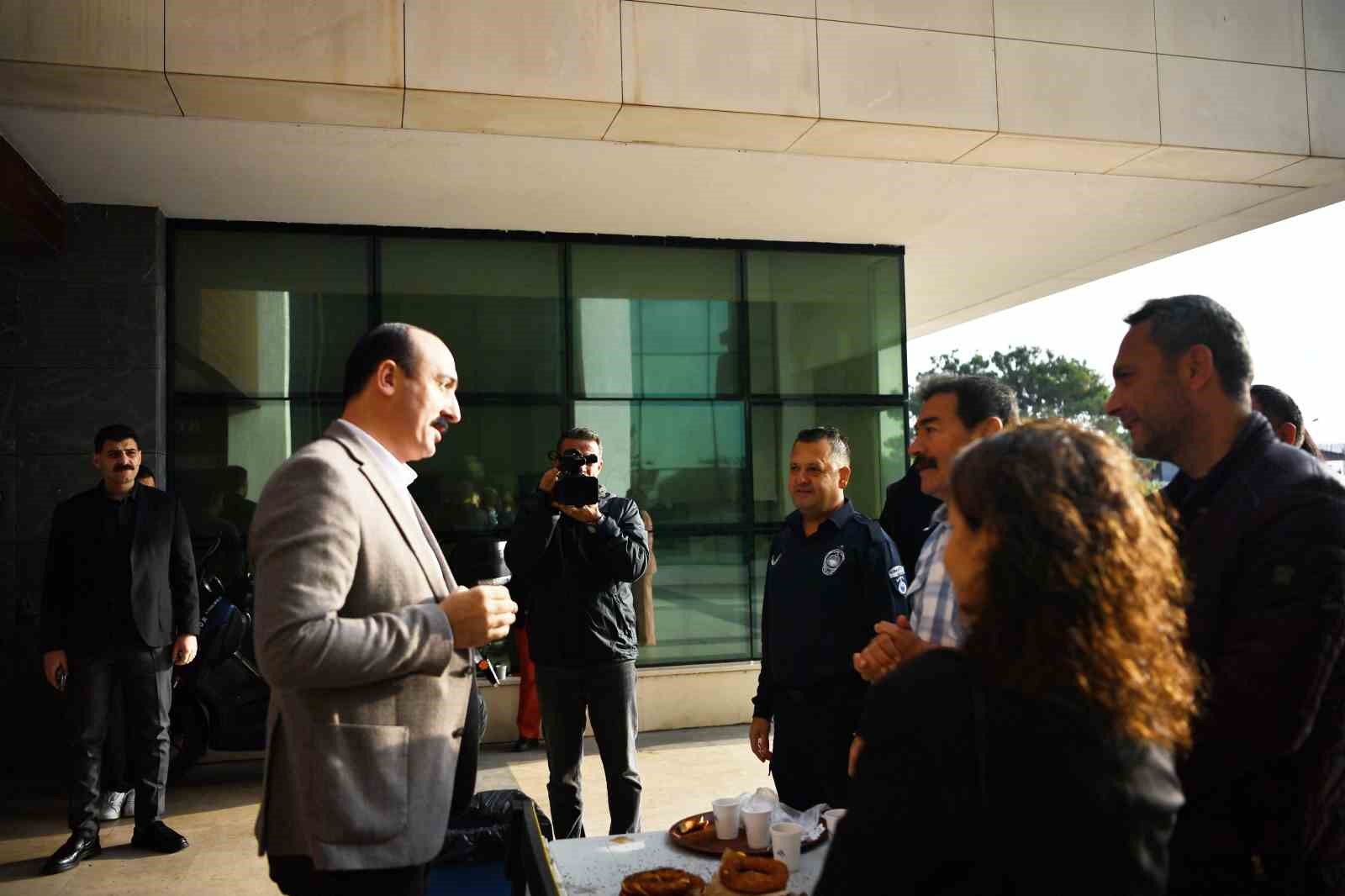 Konyaaltı’nda ‘Yarım maaş, yarım simit’ eylemi
