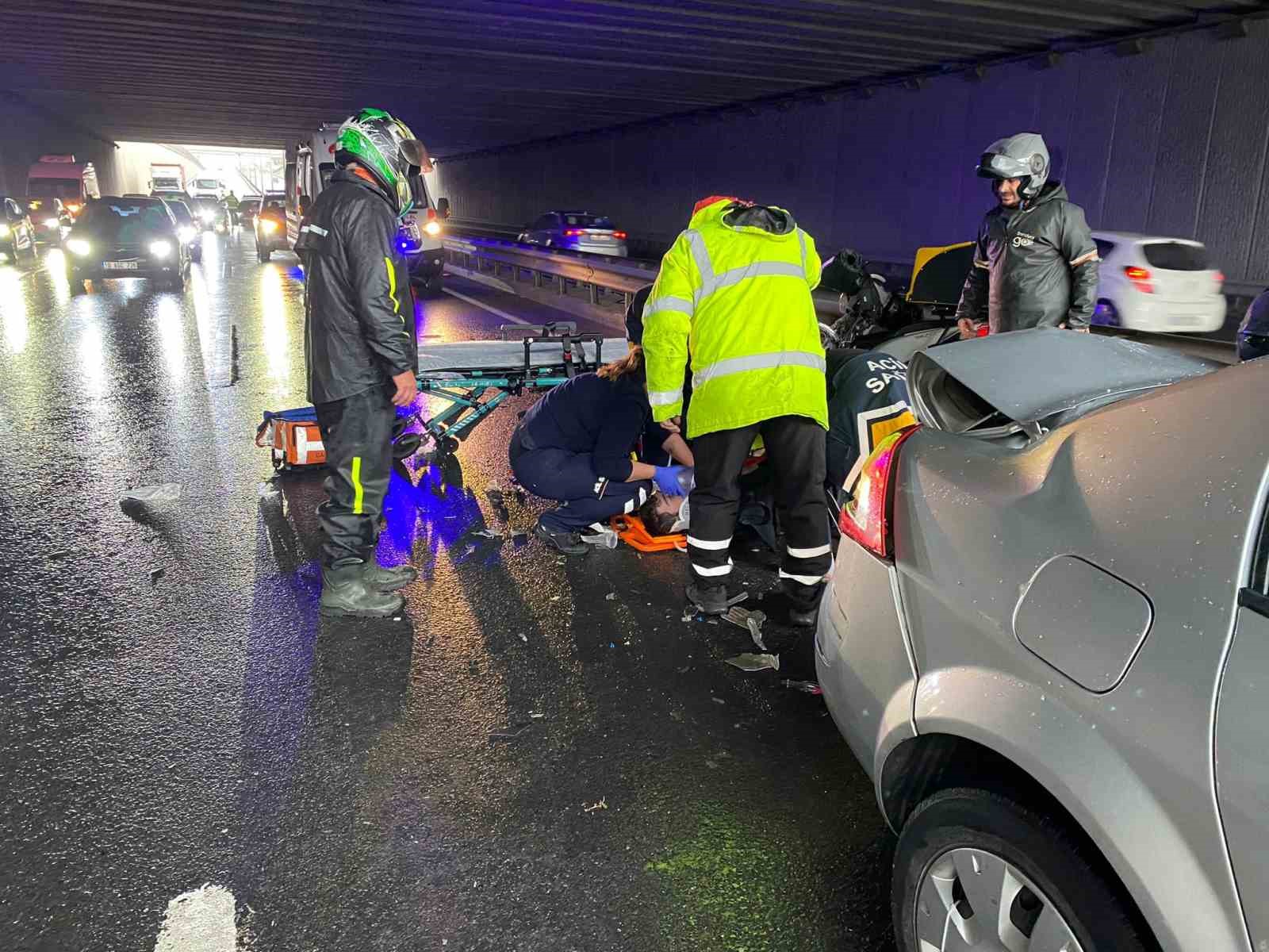 D-100’de peş peşe kaza: Motosiklet sürücüsü ağır yaralandı
