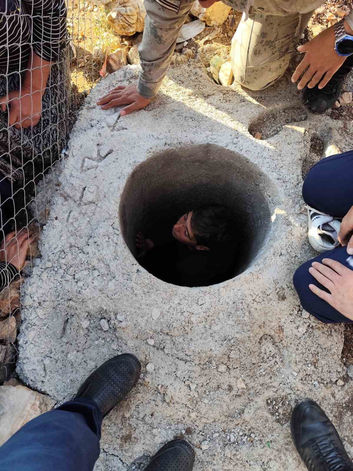 Diyarbakır’da 12 yaşındaki çocuk, DEDAŞ’ın açtığı elektrik direği çukuruna düştü
