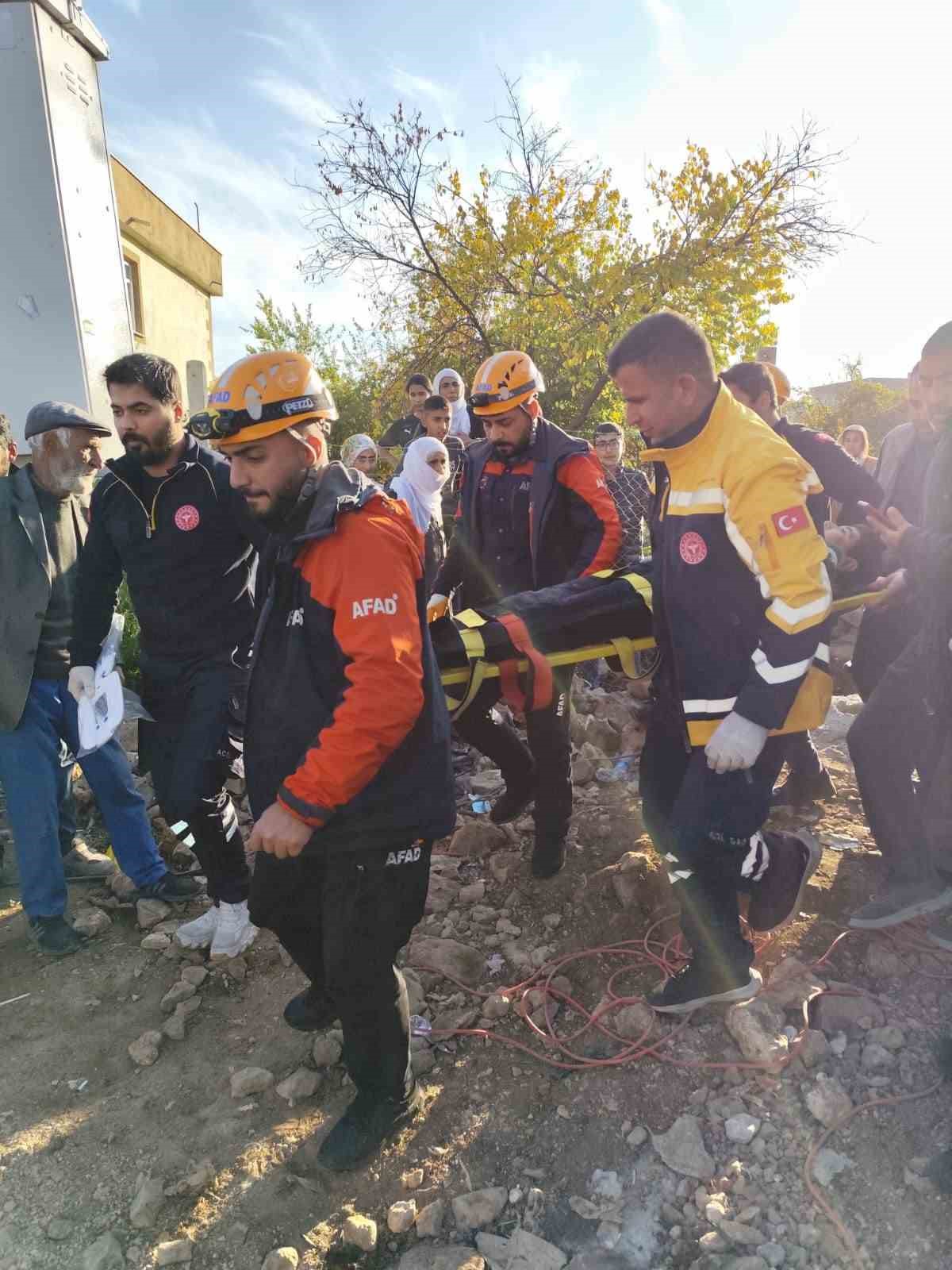 Diyarbakır’da 12 yaşındaki çocuk, DEDAŞ’ın açtığı elektrik direği çukuruna düştü
