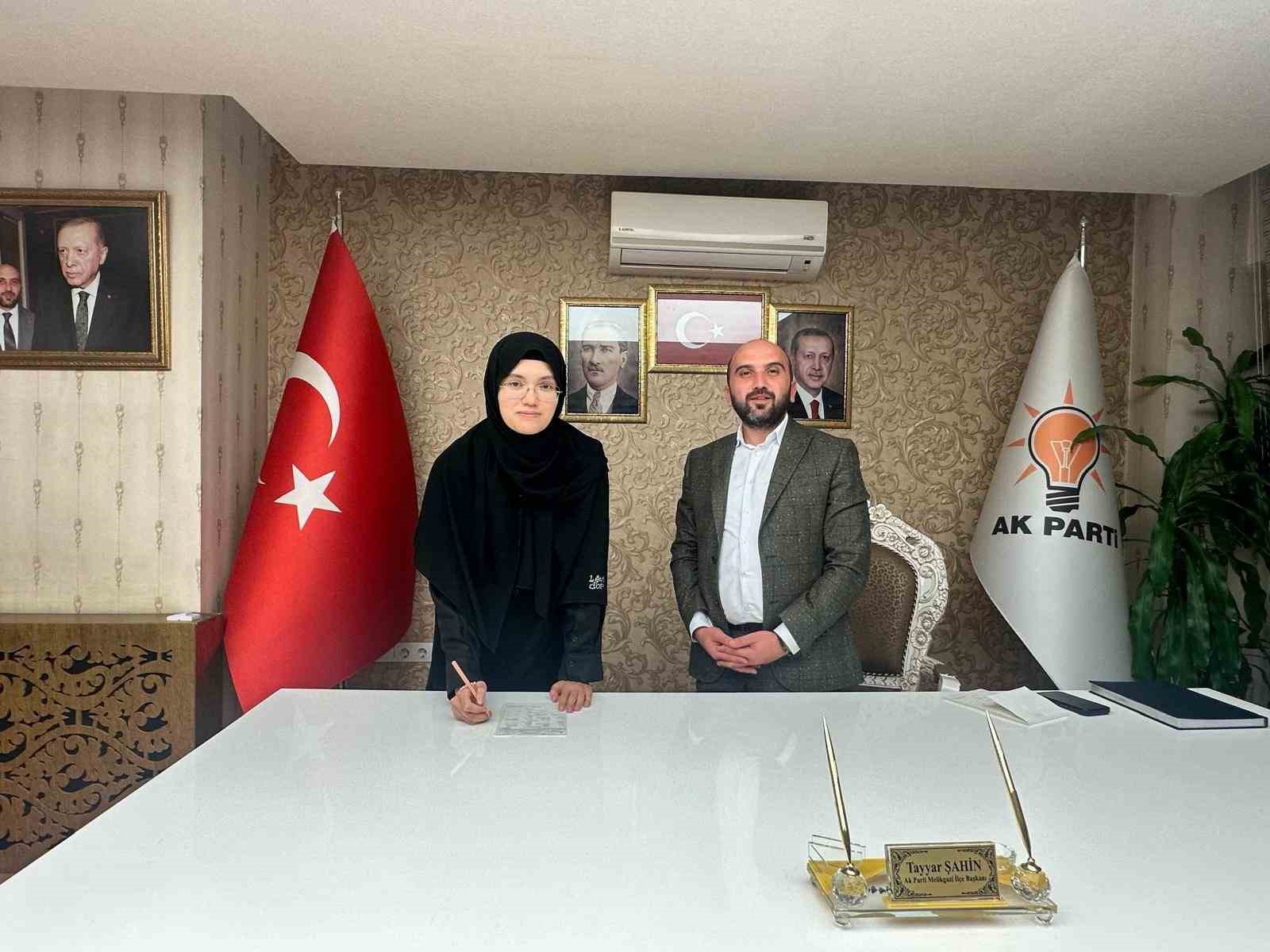 Yeniden Refah Partisi’nin kadın kolları ve gençlik kolları başkanı AK Parti’ye geçti
