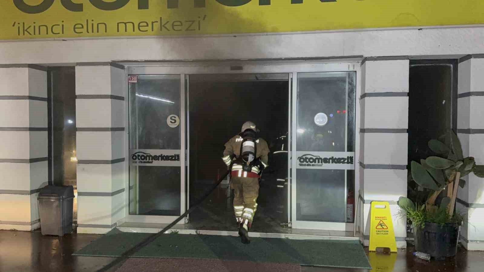 Düzce’de oto galeride yangın
