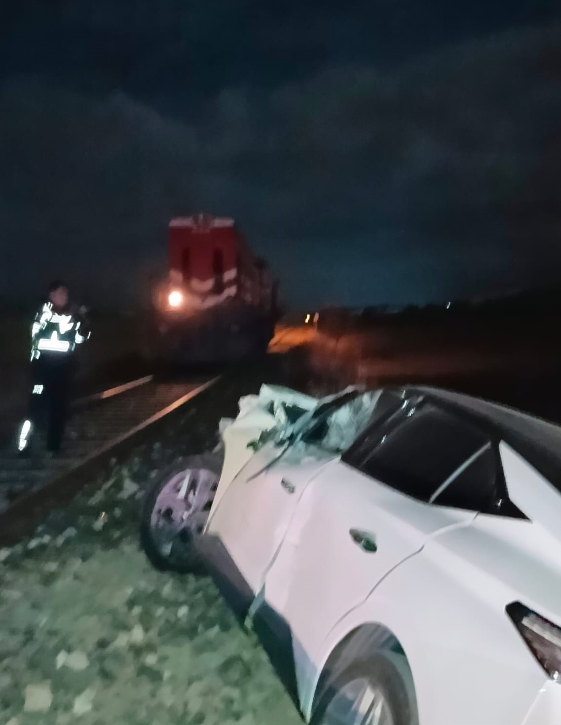 Isparta’da yük treni otomobile çarptı, sürücü ağır yaralandı
