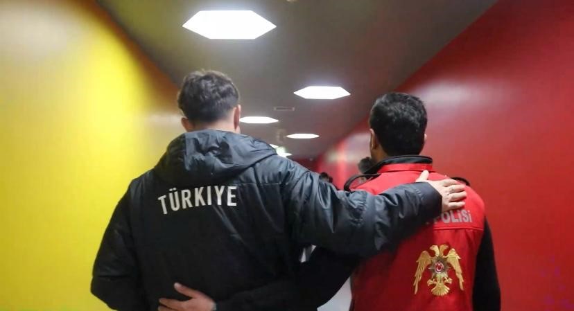 A Milli Futbol Takımı Kayseri’de atlı polislerle karşılandı
