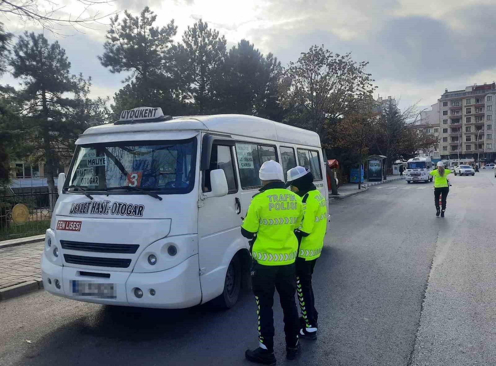 2024 yılında denetlenen dolmuş sürücülerinin 3’de birine trafik cezası kesildi
