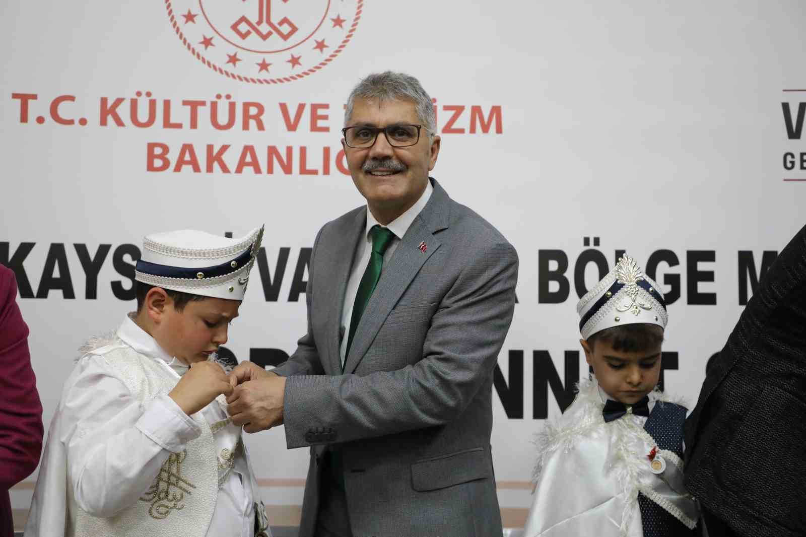 Kayseri Vakıflar Bölge Müdürlüğü, Niğde’de sünnet şöleni yaptı
