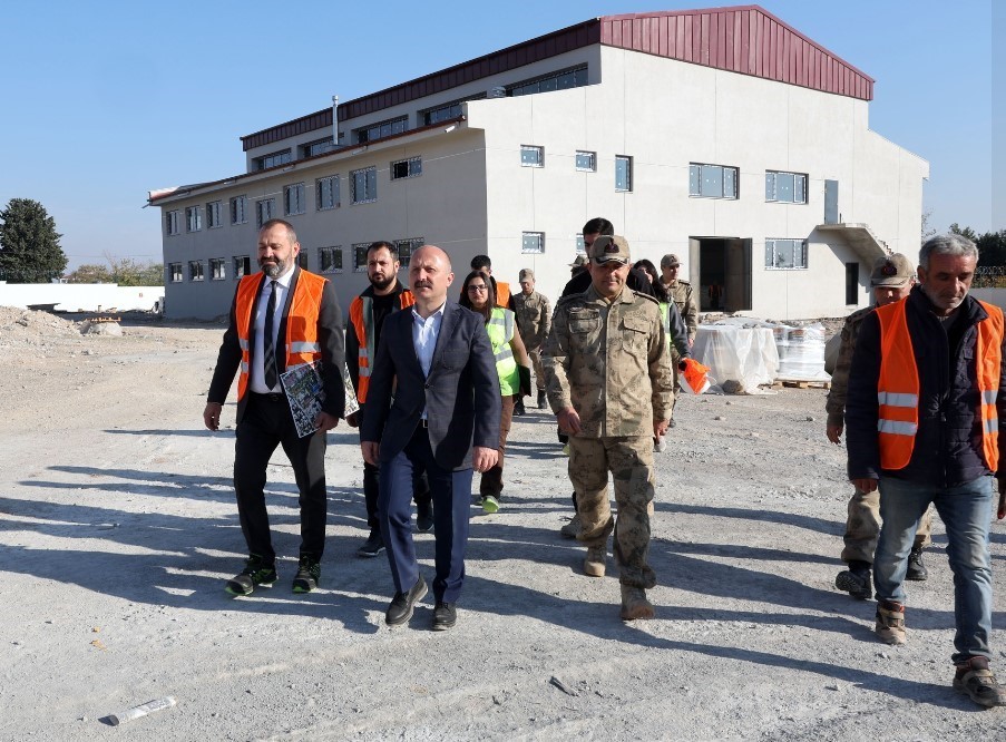 Vali Varol Adıyaman’ın yeni Jandarma Hizmet Binası inşaatını inceledi
