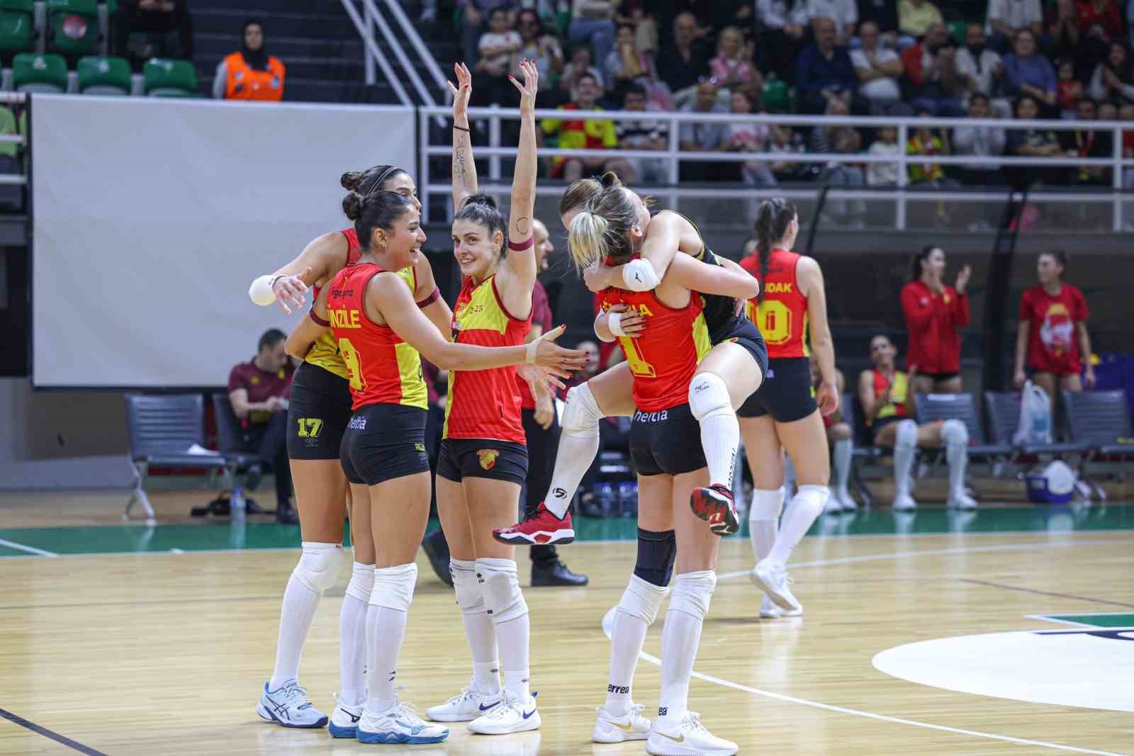 Voleybolda Karşıyaka-Göztepe derbisi oynanacak
