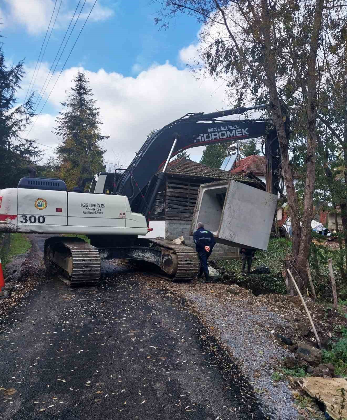 Düzce’de kutu menfezler yerleştiriliyor
