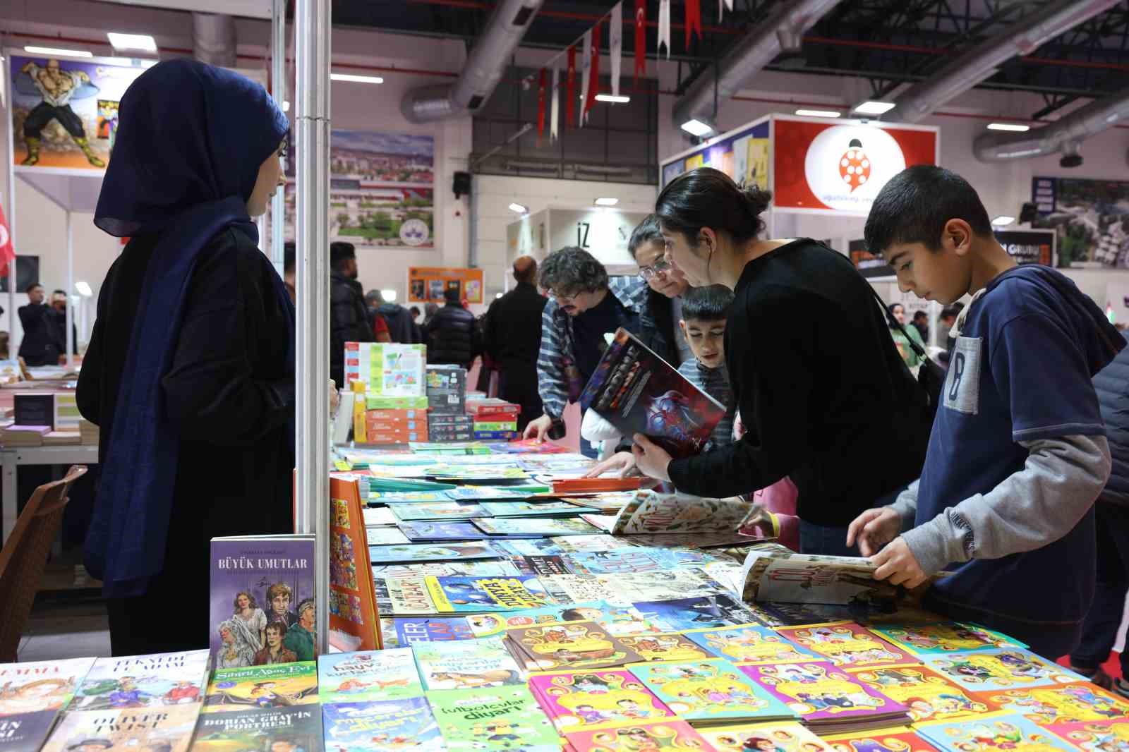 Elazığ’da 5. Kitap Fuarı kapılarını ziyaretçilere açtı
