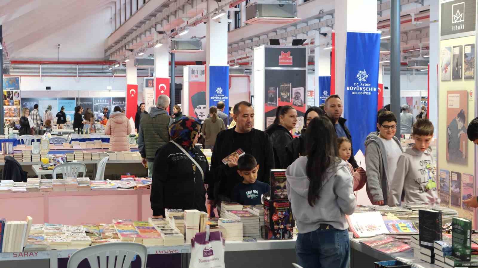 Vatandaşlardan Aydın Büyükşehir’in Kitap Fuarı’na yoğun ilgi
