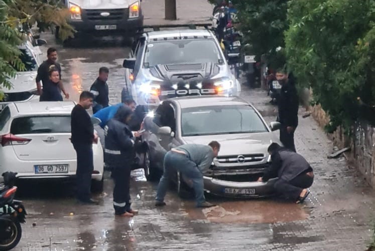 Marmaris’te sağanak yağış etkisini sürdürüyor
