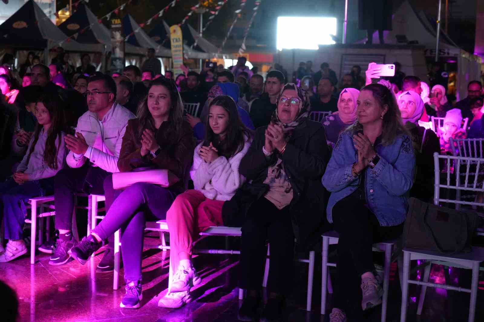 Kilis’te Zeytin Festivali’ndeki konsere yoğun ilgi
