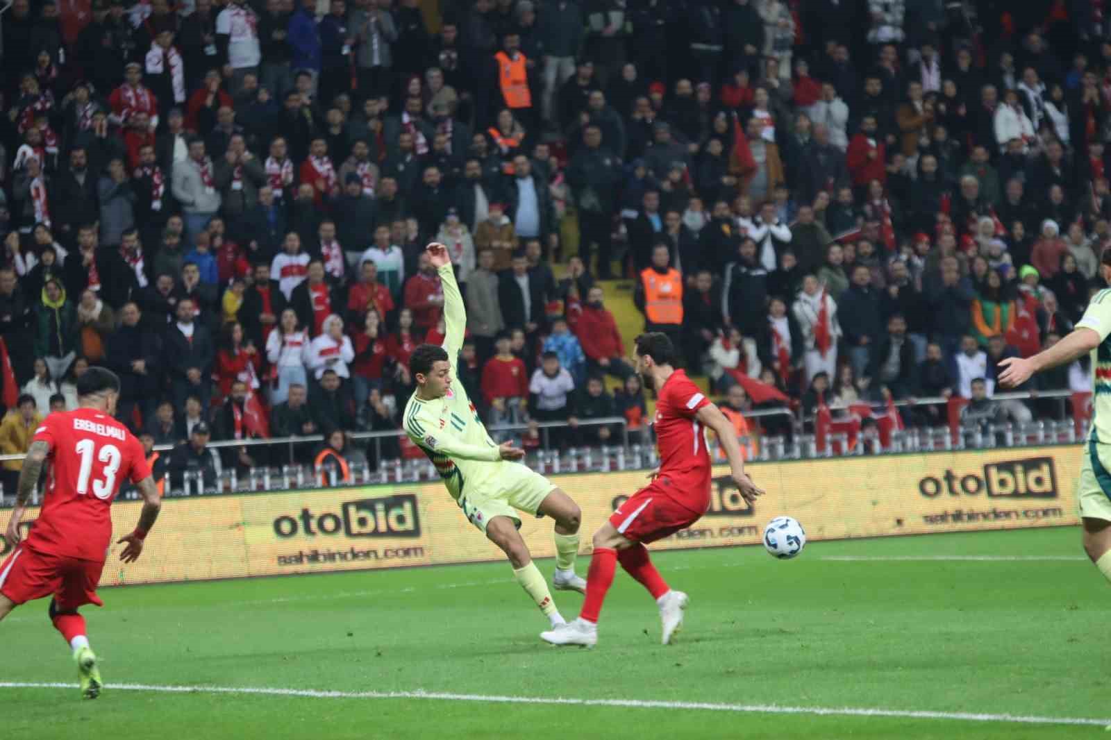 UEFA Uluslar Ligi: Türkiye: 0 - Galler: 0 (İlk yarı)
