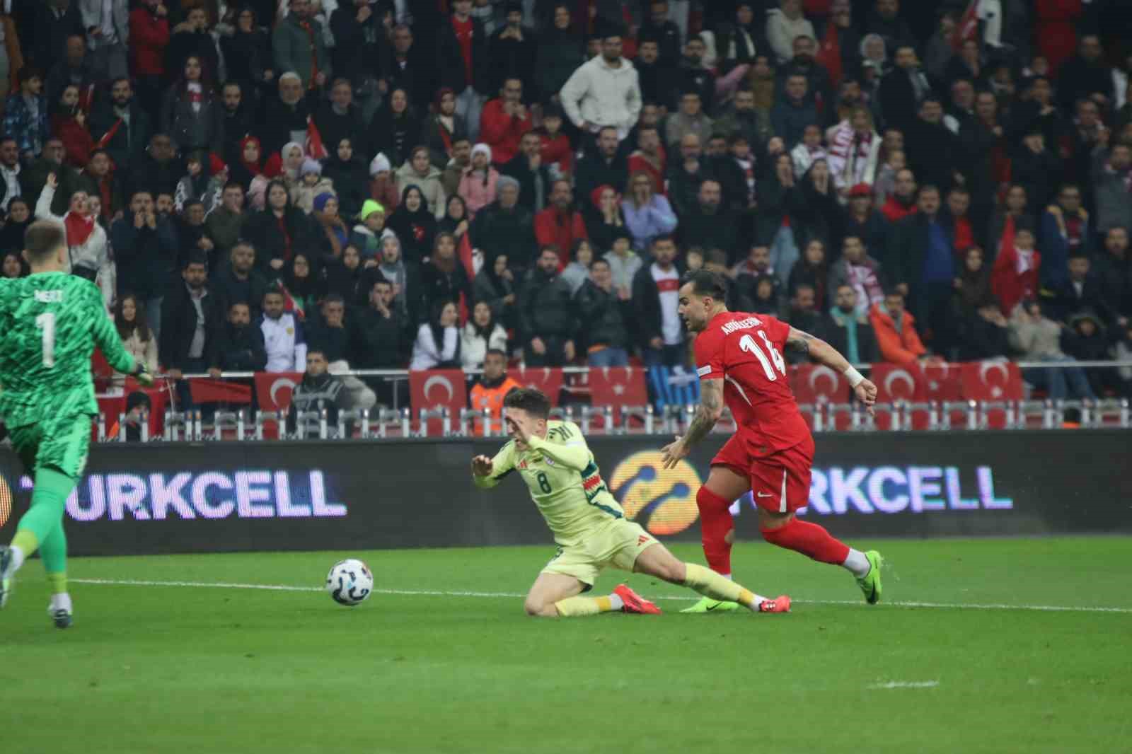 UEFA Uluslar Ligi: Türkiye: 0 - Galler: 0 (İlk yarı)
