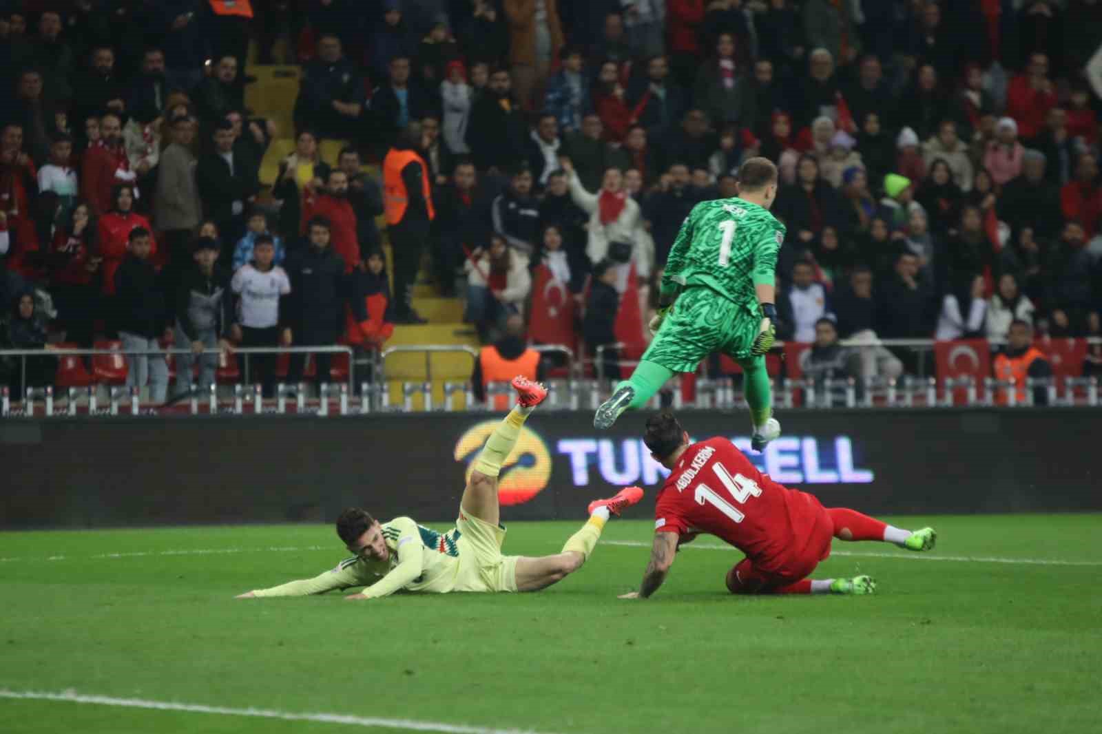 UEFA Uluslar Ligi: Türkiye: 0 - Galler: 0 (İlk yarı)
