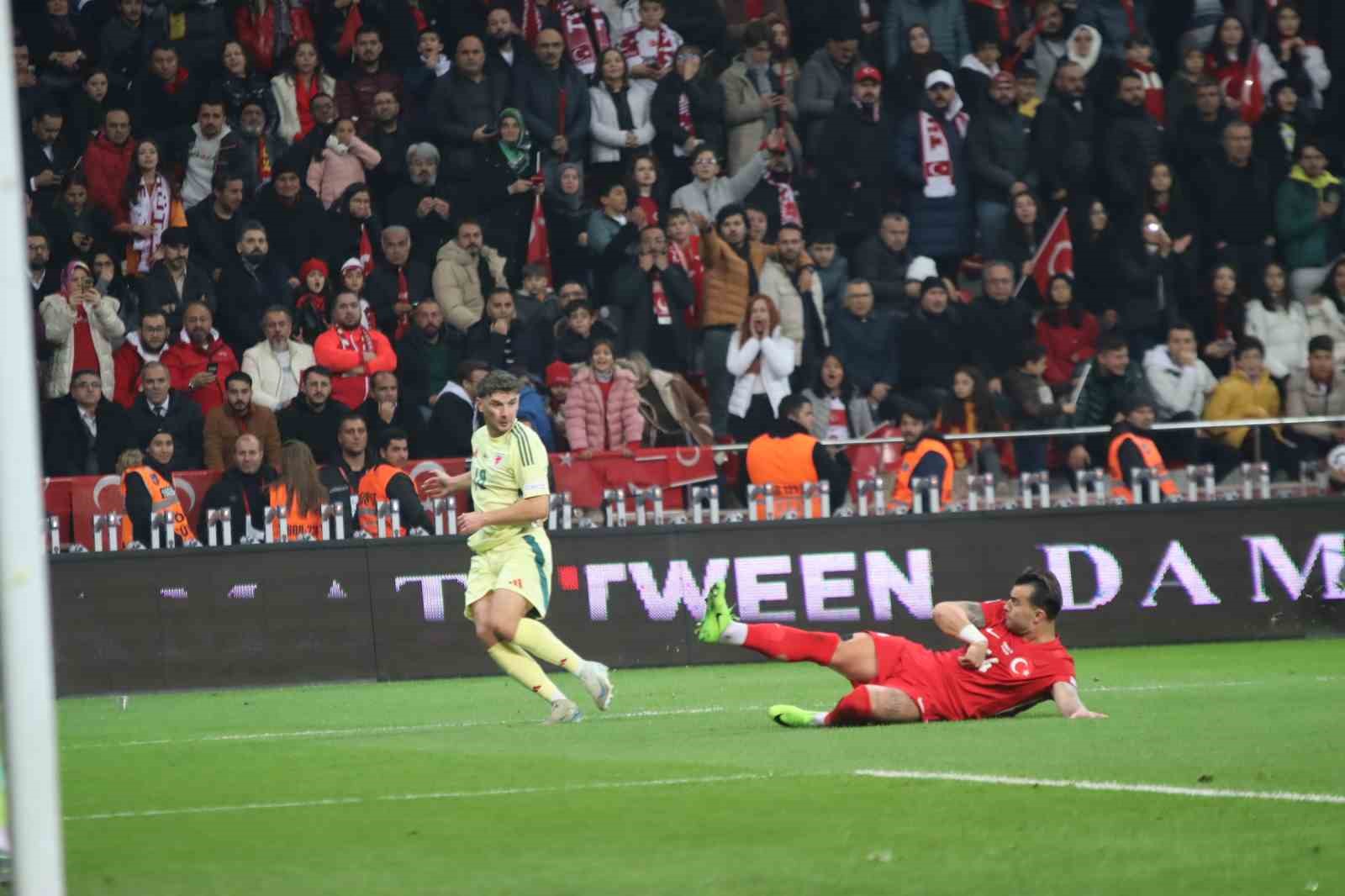 UEFA Uluslar Ligi: Türkiye: 0 - Galler: 0 (İlk yarı)
