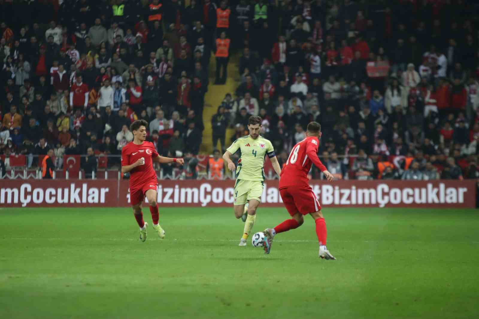 UEFA Uluslar Ligi: Türkiye: 0 - Galler: 0 (İlk yarı)
