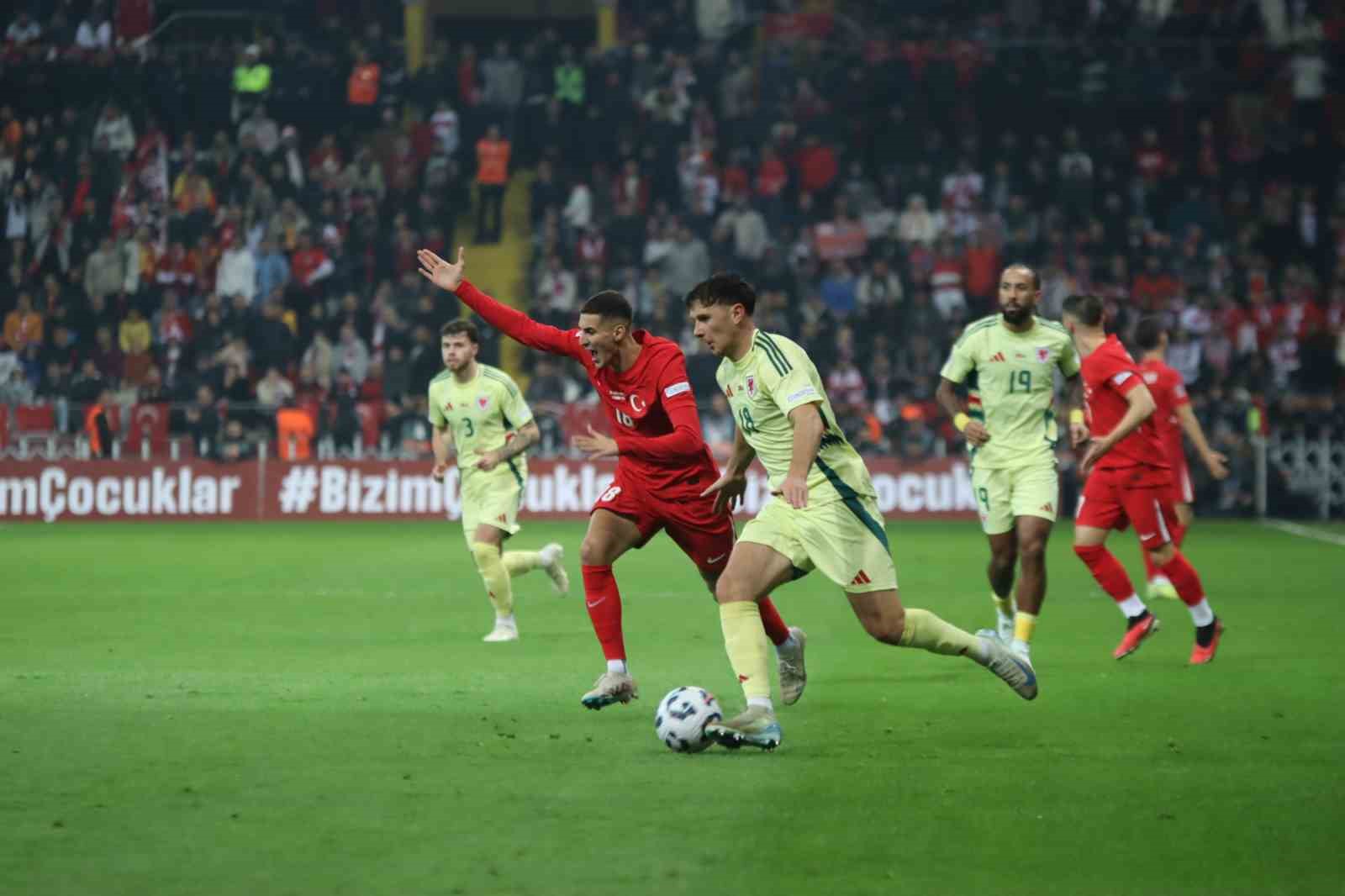 UEFA Uluslar Ligi: Türkiye: 0 - Galler: 0 (İlk yarı)
