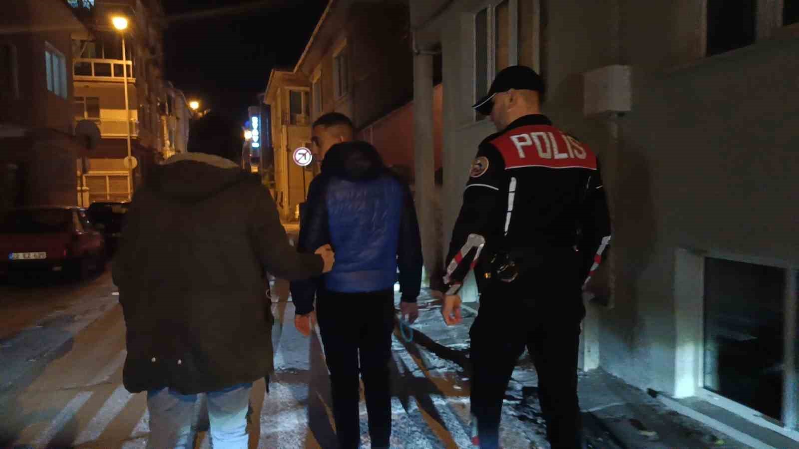 Edirne’de nefes kesen göçmen operasyonu: 17 kaçak göçmen ve 1 FETÖ şüphelisi yakalandı
