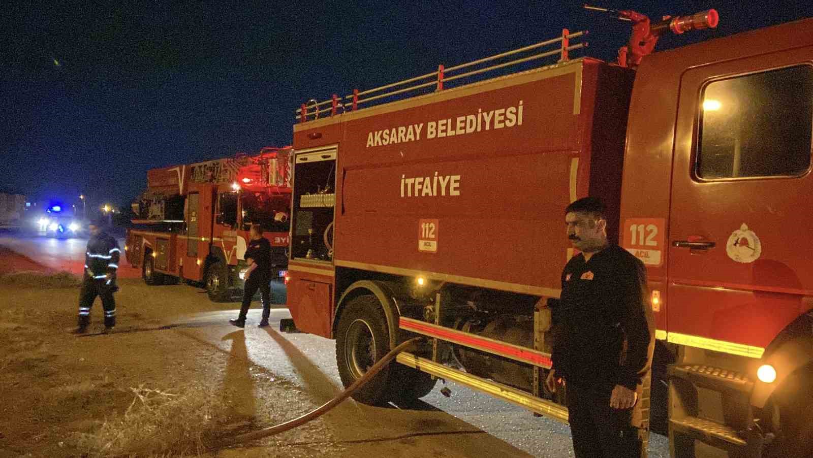 Evin içini saran alevlere vatandaş hortumla müdahale etti
