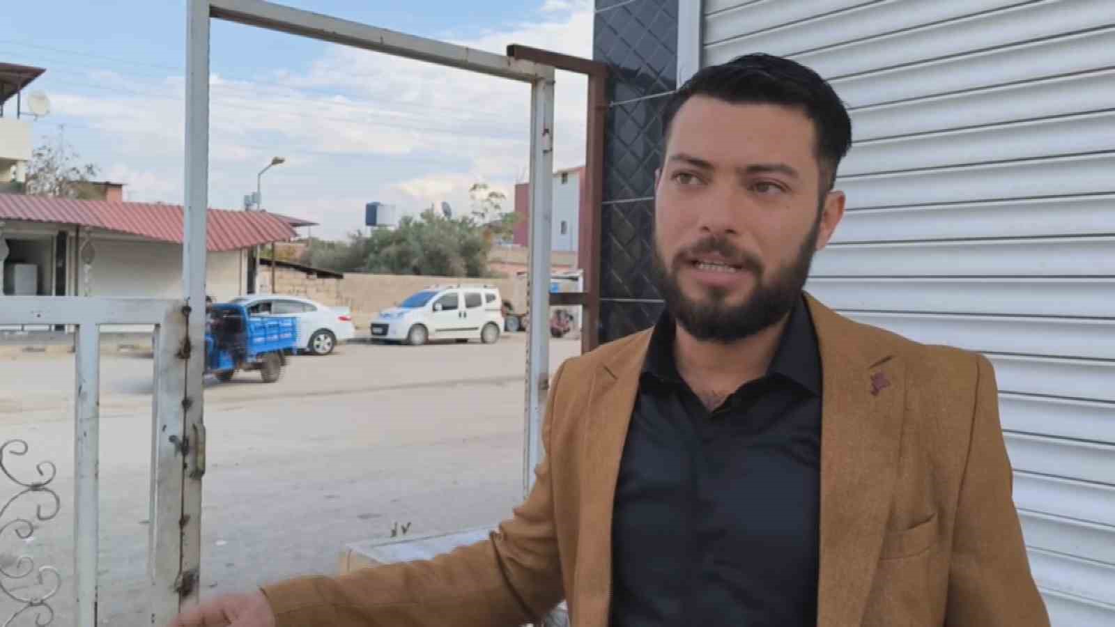 Akıl almaz olay; at arabasıyla gelip, sitenin demir kapısını çaldılar o anlar kamerada
