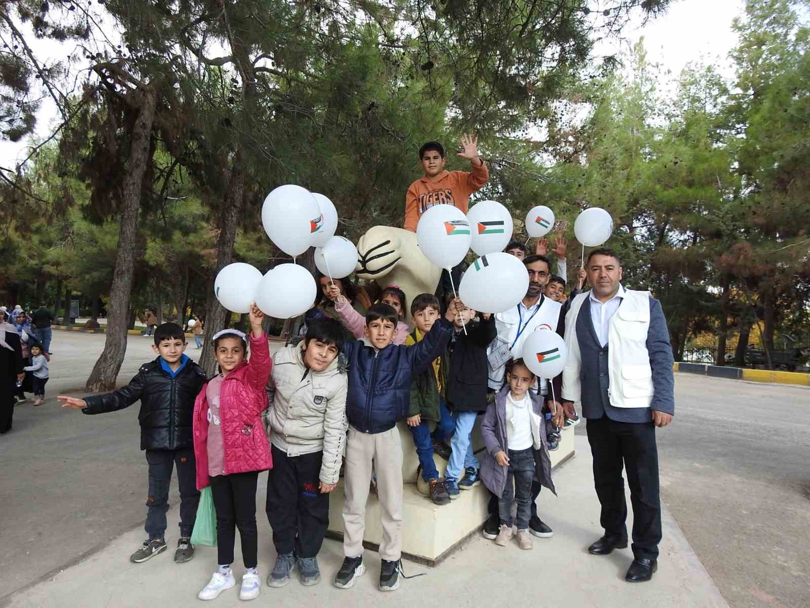 Yetim çocuklar Gaziantep Doğal Yaşam Parkı’nı gezdi
